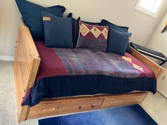 This End Up Solid End Daybed