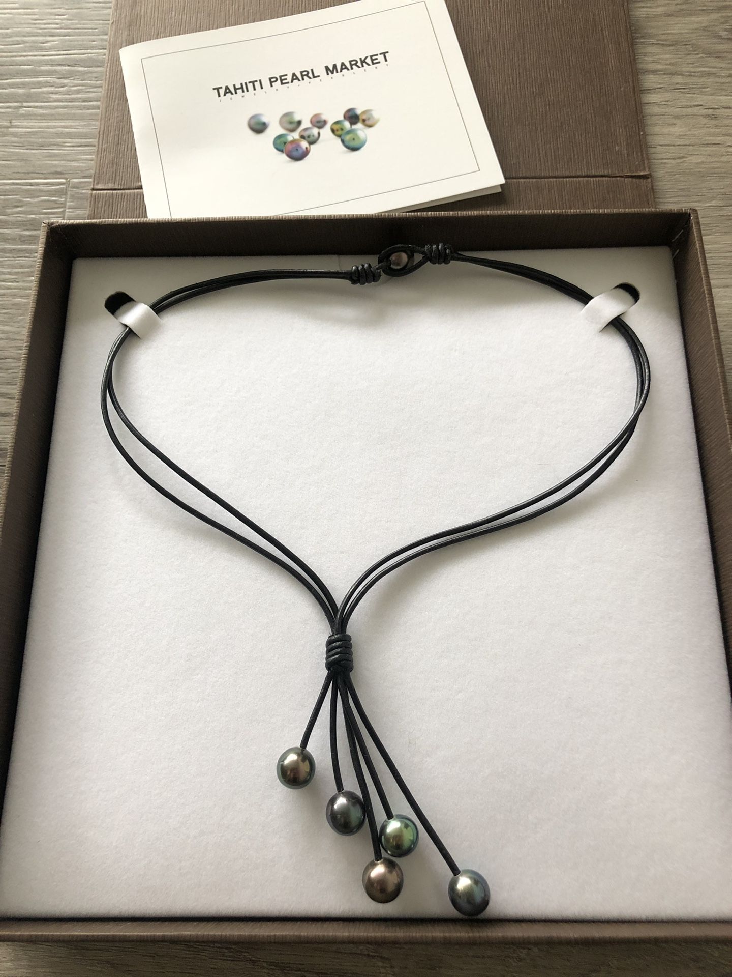 Tahitian pearl leather necklace from Tahiti a Pearl Market