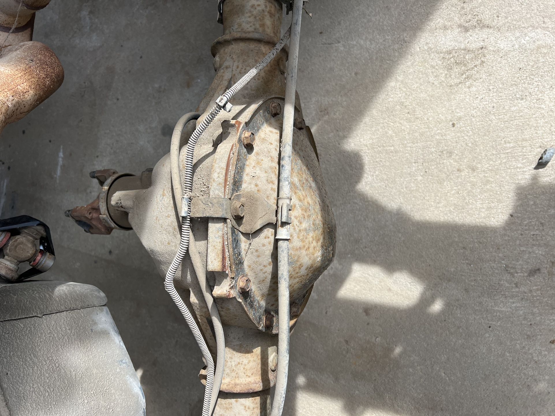 Chevy Truck 6 Lug Rear End Assy. 3.42 Gu6 for Sale in Fresno, CA OfferUp