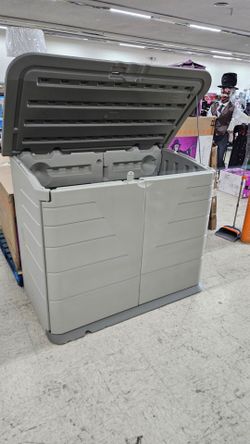 Rubbermaid outdoor storage chest