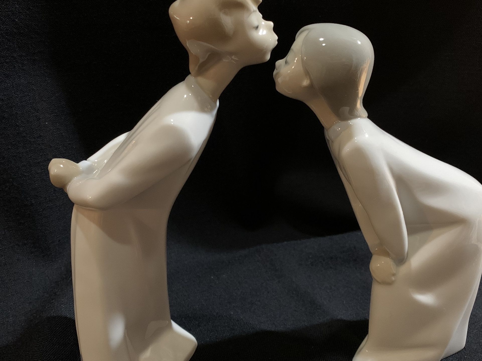 Lladro Kissing Boy & Girl Approx Height 6-10” Glazed Finish