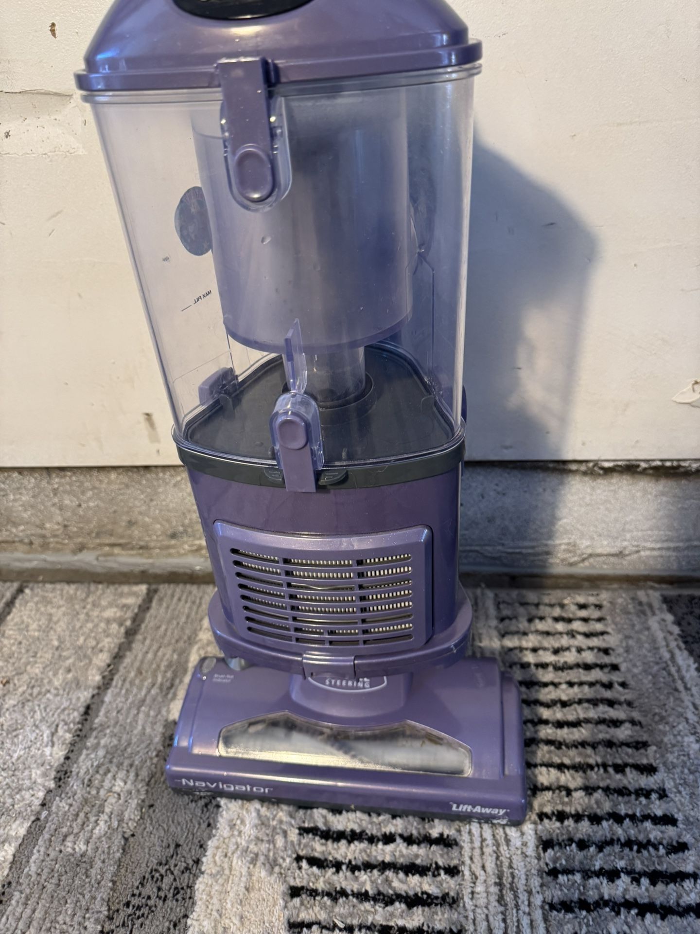 SHARK NAVEGATOR VACUUM