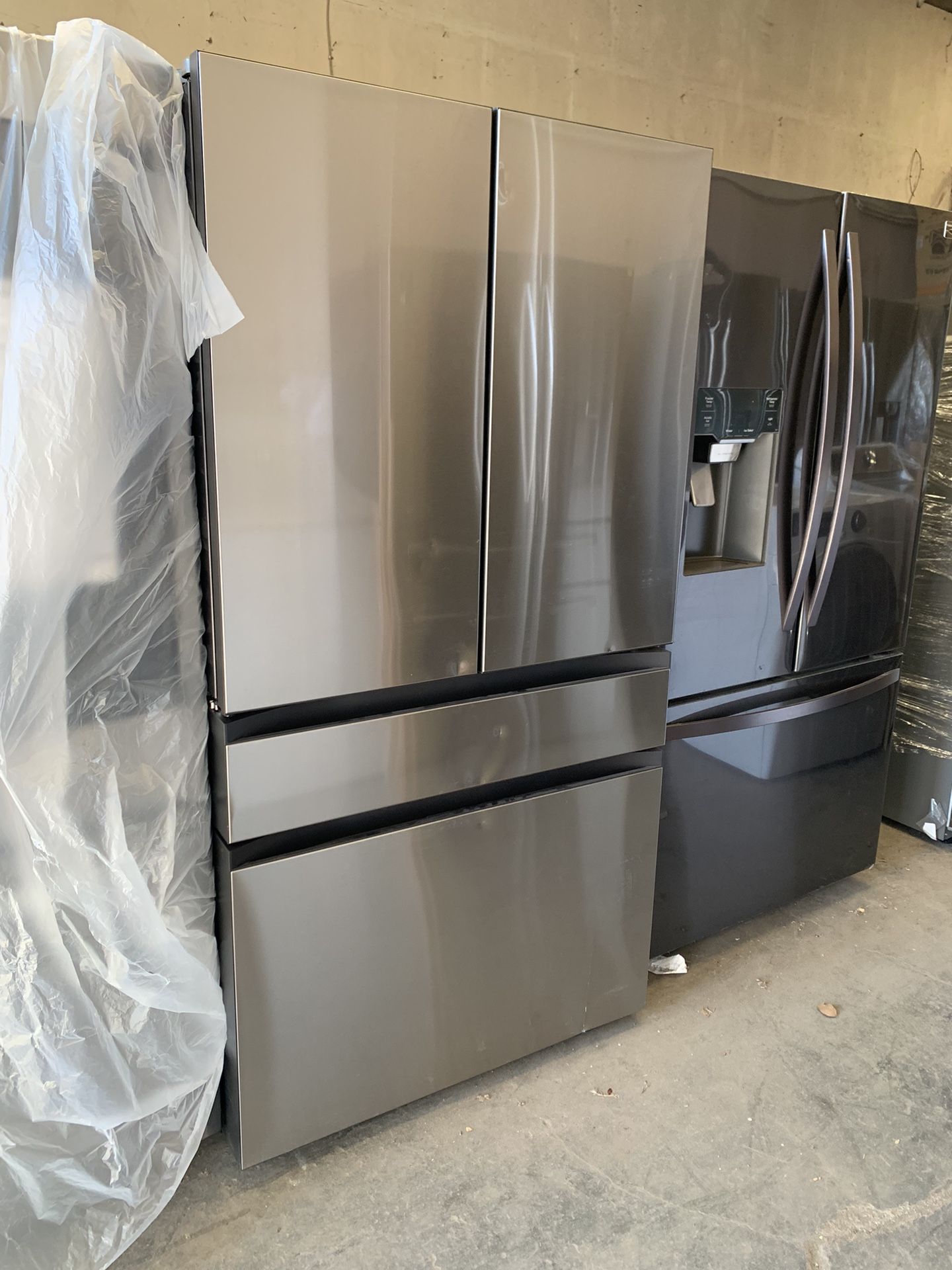New Out Box Samsung 4-Door French Door With Beverage Center Refrigerator