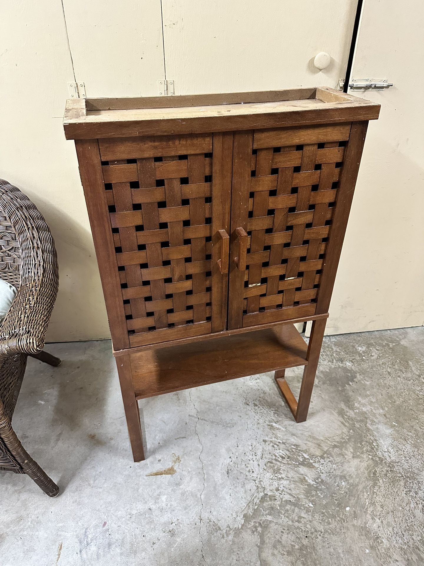 Vintage Wooden Cabinet with Lattice Doors – Compact Storage