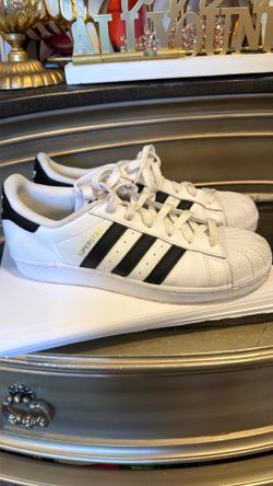 Adidas superstar tennis shoes 6 1/2