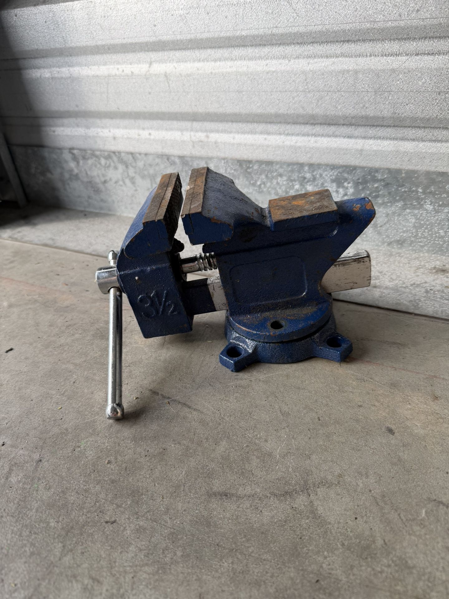 Heavy Duty Swivel Base Machinist 4 Bench Vise
