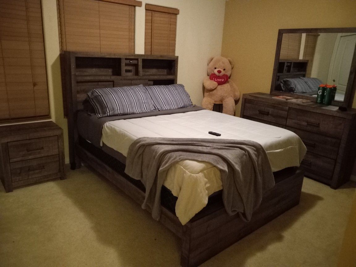 Queen Size Bedroom Set
