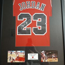*MICHAEL JORDAN #23 CHICAGO BULLS SIGNED RED HOME JERSEY HOLOGRAM AUTHENTICATED*
