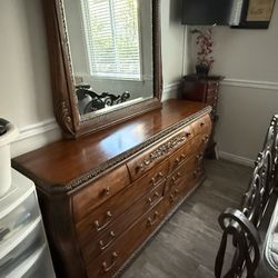 Bedroom Dresser And Mirror 