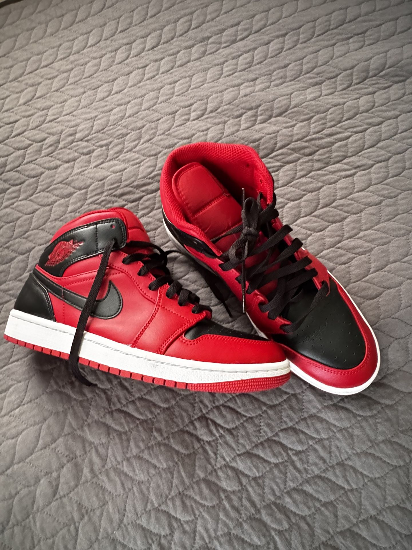 Jordan 1 mid