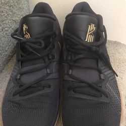 Used kyrie Irvin Shoes 8.5 $20