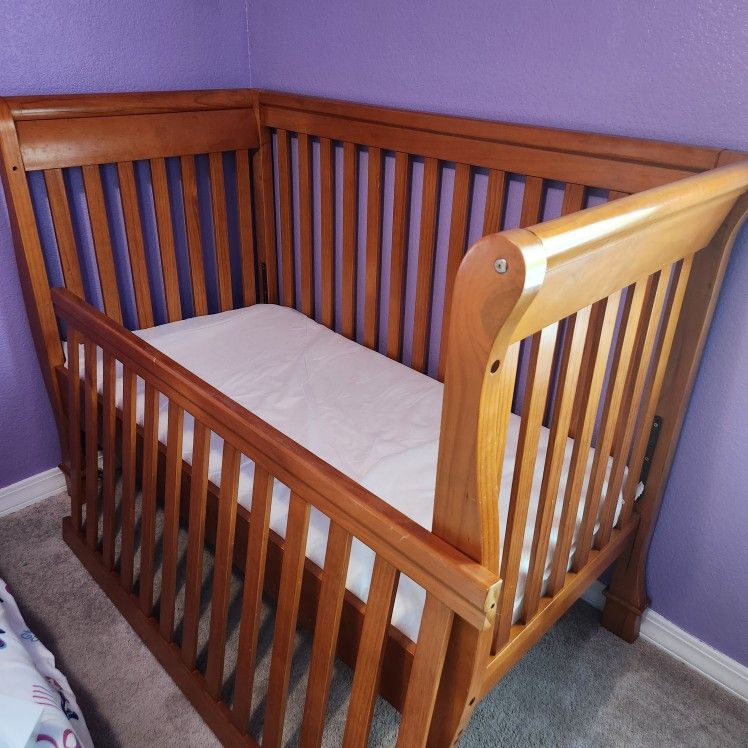Crib/ Toddler Bed With Matching Dresser