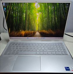 Dell 5502 Touchscreen 11th Gen 4.7GHz i7 Iris Xe Graphics NVIDIA GeForce MX330 16GB 3200MHz DDR4 SDRAM 512GB FAST NVMe SSD BOOM!