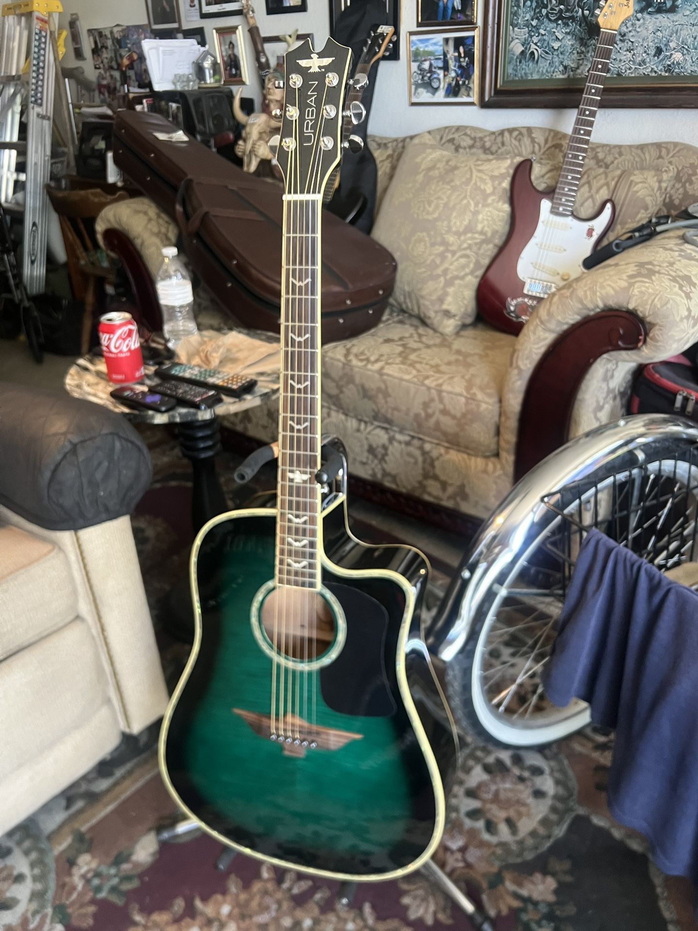 Keith Urban Electric Acoustic Guitar. No Scratches! Leather Case! $350 Firm!!!