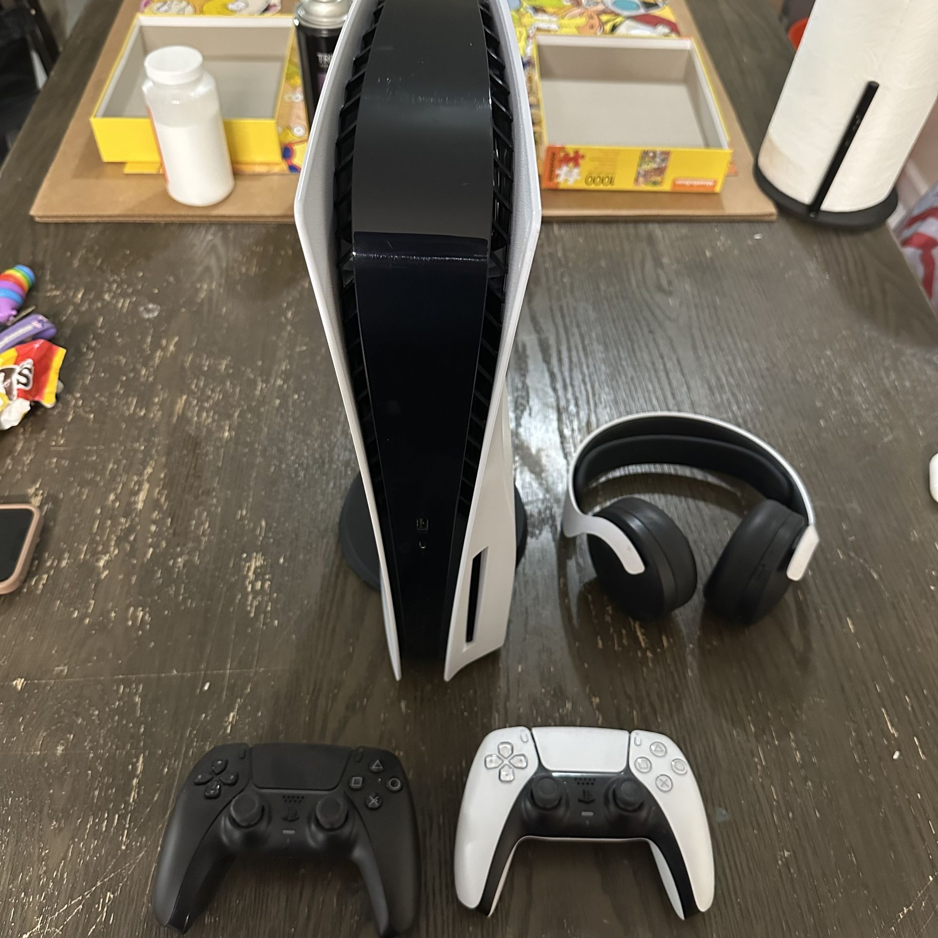 PS5 + 2 Controllers + Headset