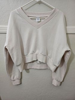 No Boundaries  V-Neck Cropped Sweatshirt