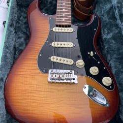 Fender  Stratocaster Player Series With Plus Top