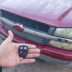 Car Keys And Remotes  / Llaves De Carro Y Controlles 