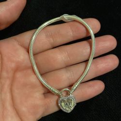 Pandora Heart Locket Bracelet OBO / Hablo Español