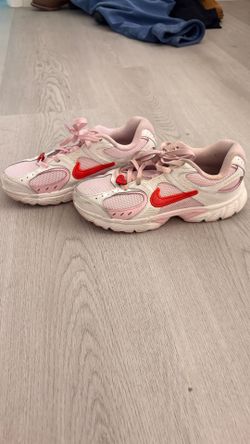 Nike valentines running shoes