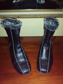 Boots size 9