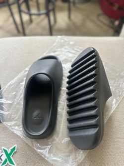 Adidas Yeezy slides size 11