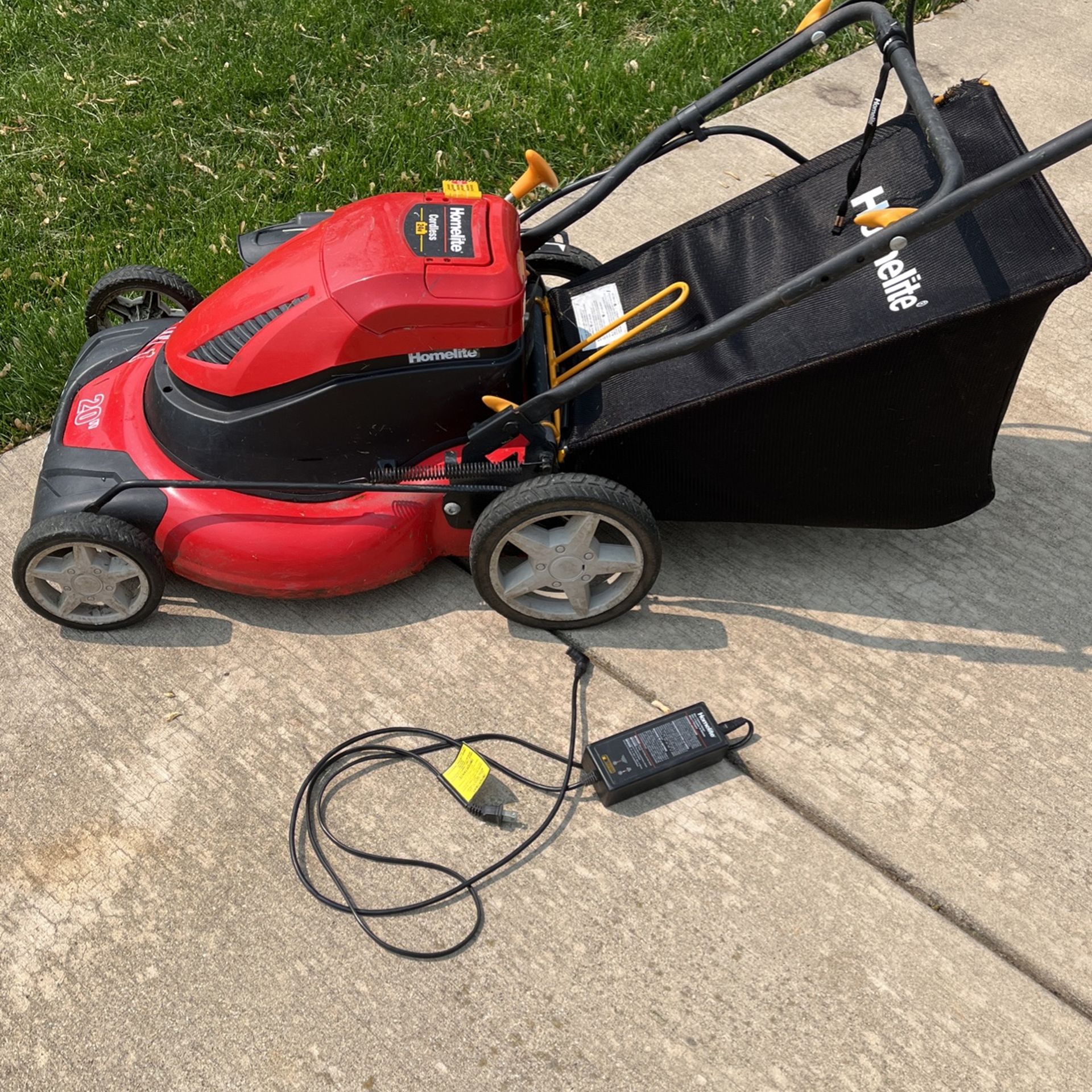 Homelite Lawn Mower 3 In 1 Cordless 24v 20” for Sale in Schaumburg, IL