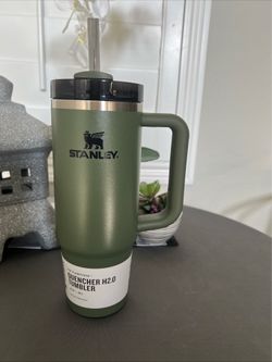New Stanley Quencher H2.0 FlowState 30 oz Tumbler Black