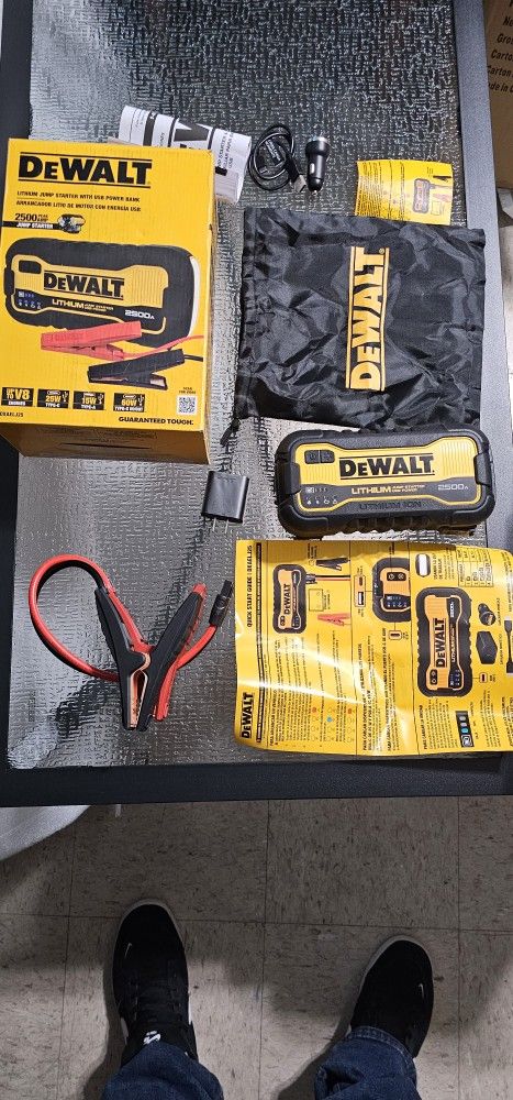 Dewalt 2100A Jump Starter
DXAELJ25
