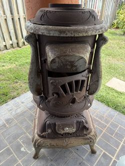 Vintage Cast Iron Parlor Stove – No. 75 – Ornate Victorian Wood-Burner