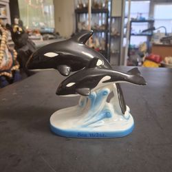 Sea World Vintage 1992 Collectible Figurine Orca Mama & Calf Swimming In The Waves 5"H X 5.75"W