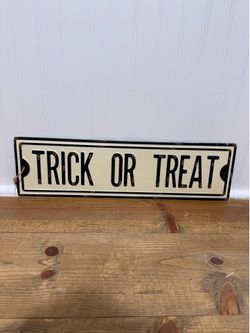 Metal Trick or Treat Sign
