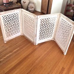 Wooden Artisan Crafter 4 Panel Dog 🐕 