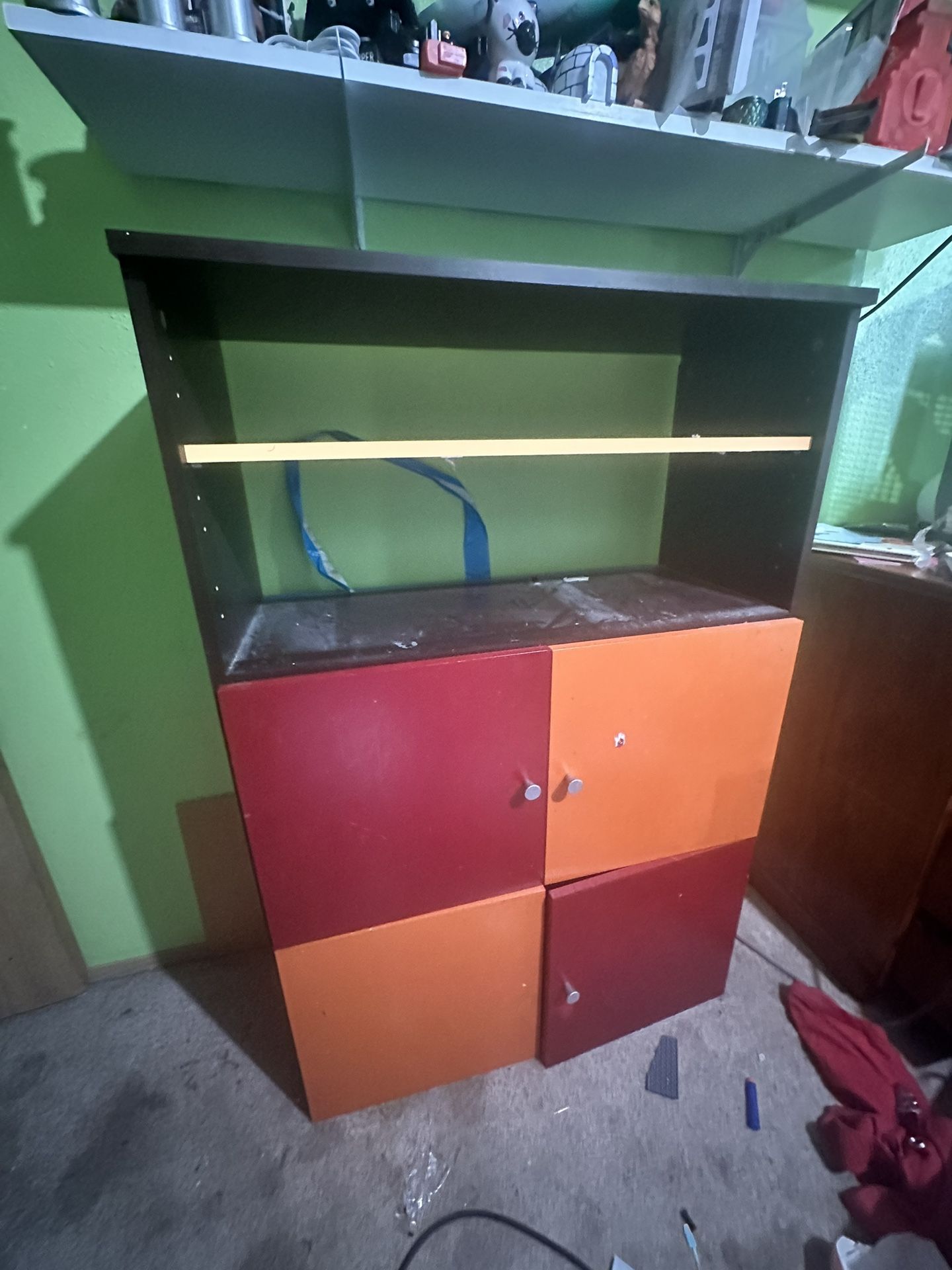 FREE-Cabinet/shelf