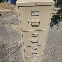 4 drawer file cabinet in great shape