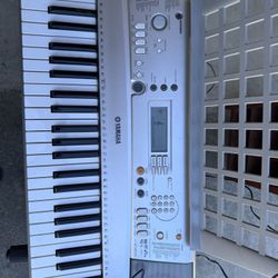 Yamaha Keyboard With Stand