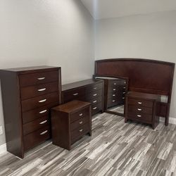 Cali-King Bedroom Set