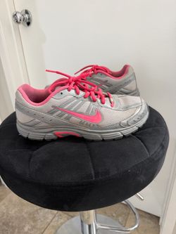 Nike gray and pink size 7