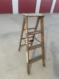 4ft Wooden Folding Step Ladder