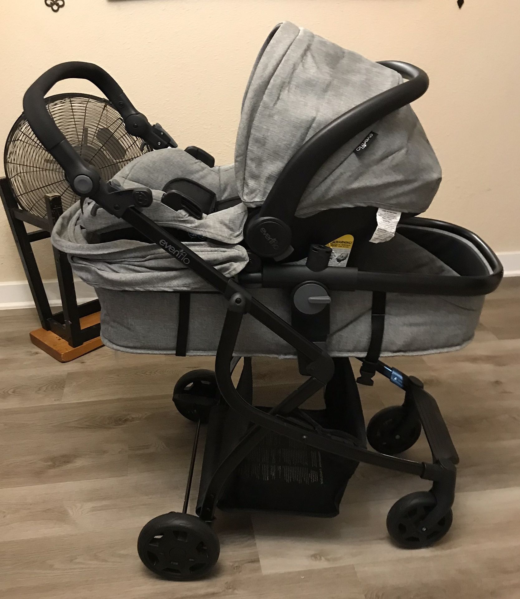 Used Evenflo OMNI PLUS TRAVEL SYSTEM WITH LITEMAX INFANT CAR SEAT. 