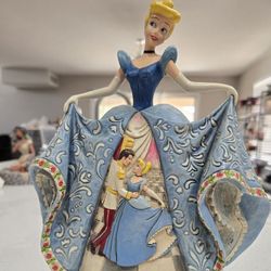 Disney Traditions showcase collection "Romantic Waltz" Cinderella 