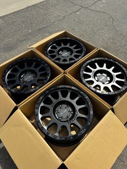 Method MR305 6x5.5 18” Double Black Wheels