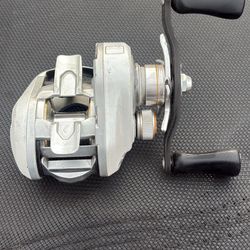 Bass Pro Shops Johnny Morris CarbonLite Baitcast Reel