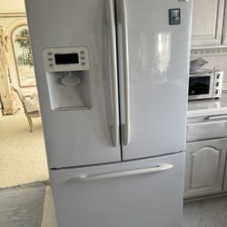GE Profile Energy Star French door refrigerator 25.8 Cu. Ft.