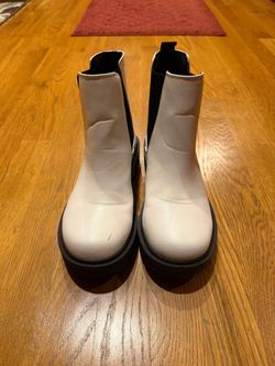 Women’s size 7 Chelsea Boots