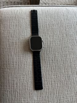 Apple Watch Ultra 49mm Titanium GPS + Cellular – 32GB – Good Condition