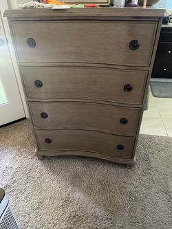 4-Drawer Wood Chest Dresser