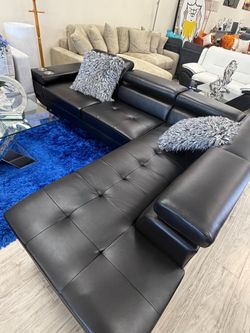 Sofa seccional con portavasos y storage totalmente nuevo a la venta