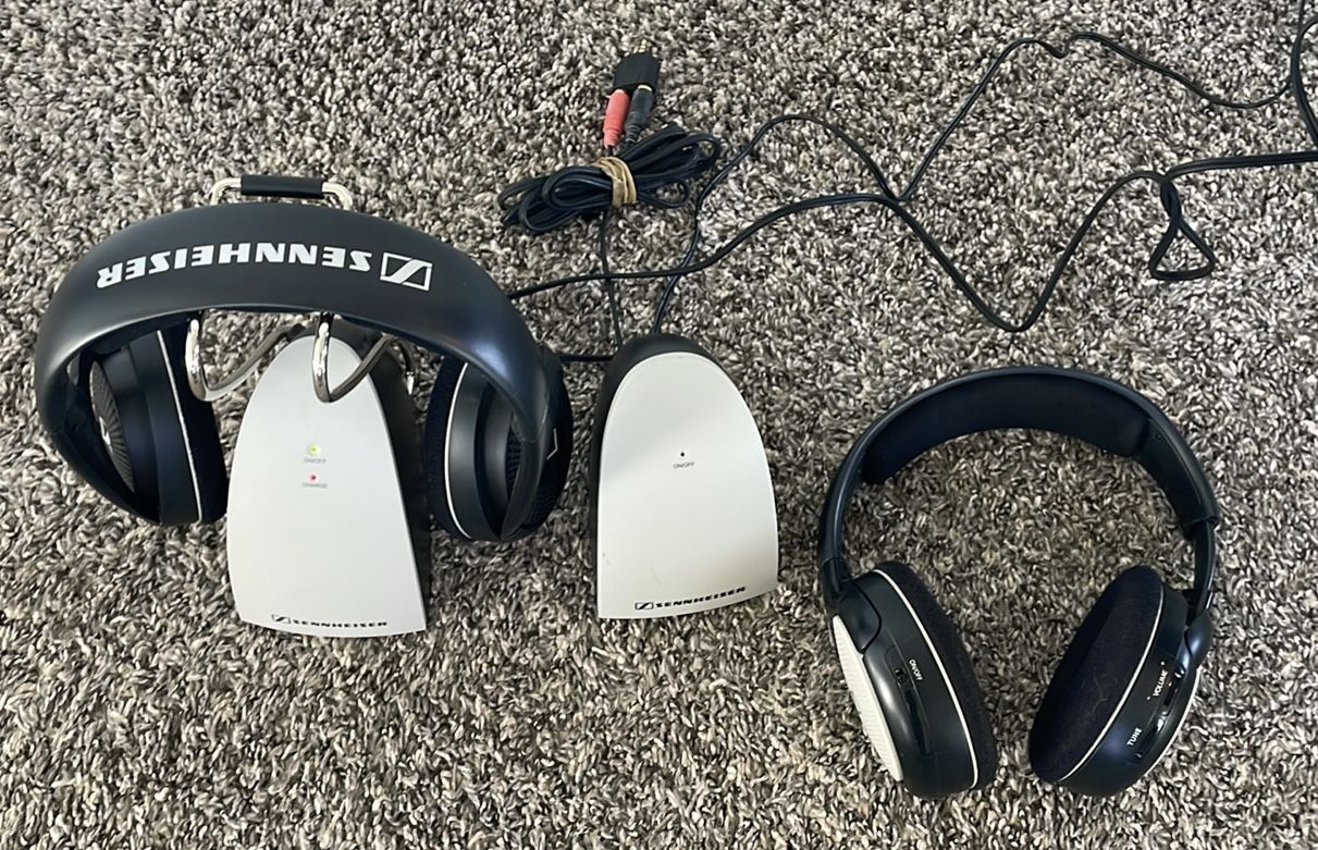 Sennheiser TS120 full set rechargeable and TR110 Headphone System this need charger