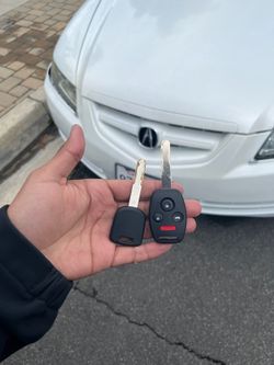 Car Keys N Remotes/ Llaves Con Control